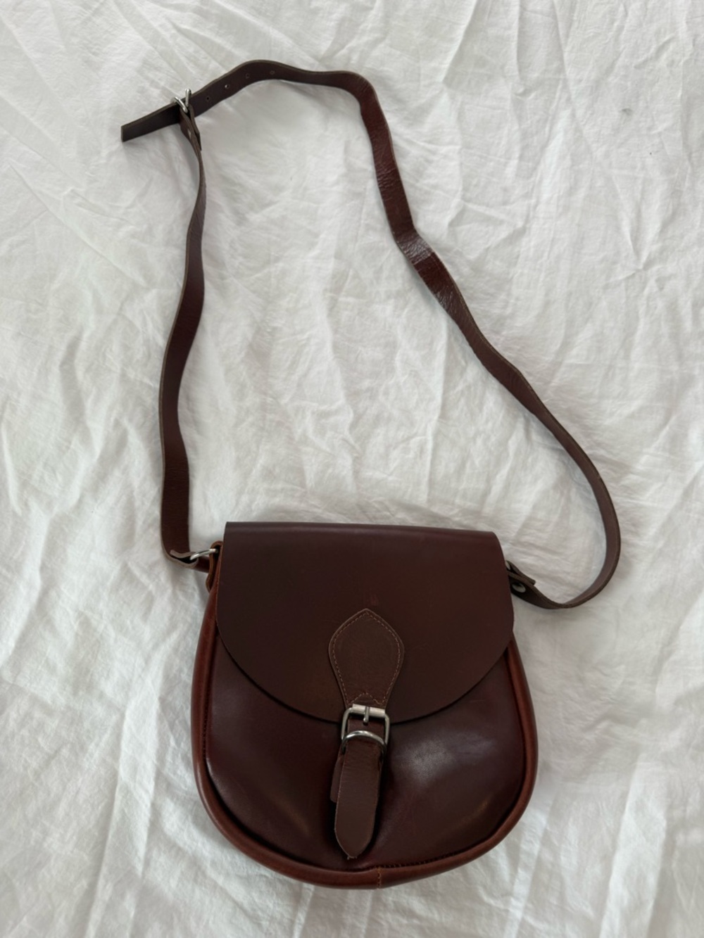 Classic Brown Leather Crossbody Saddle Bag GUC 0743